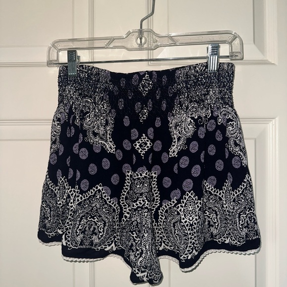 Altar’s State Shorts - Picture 2 of 2